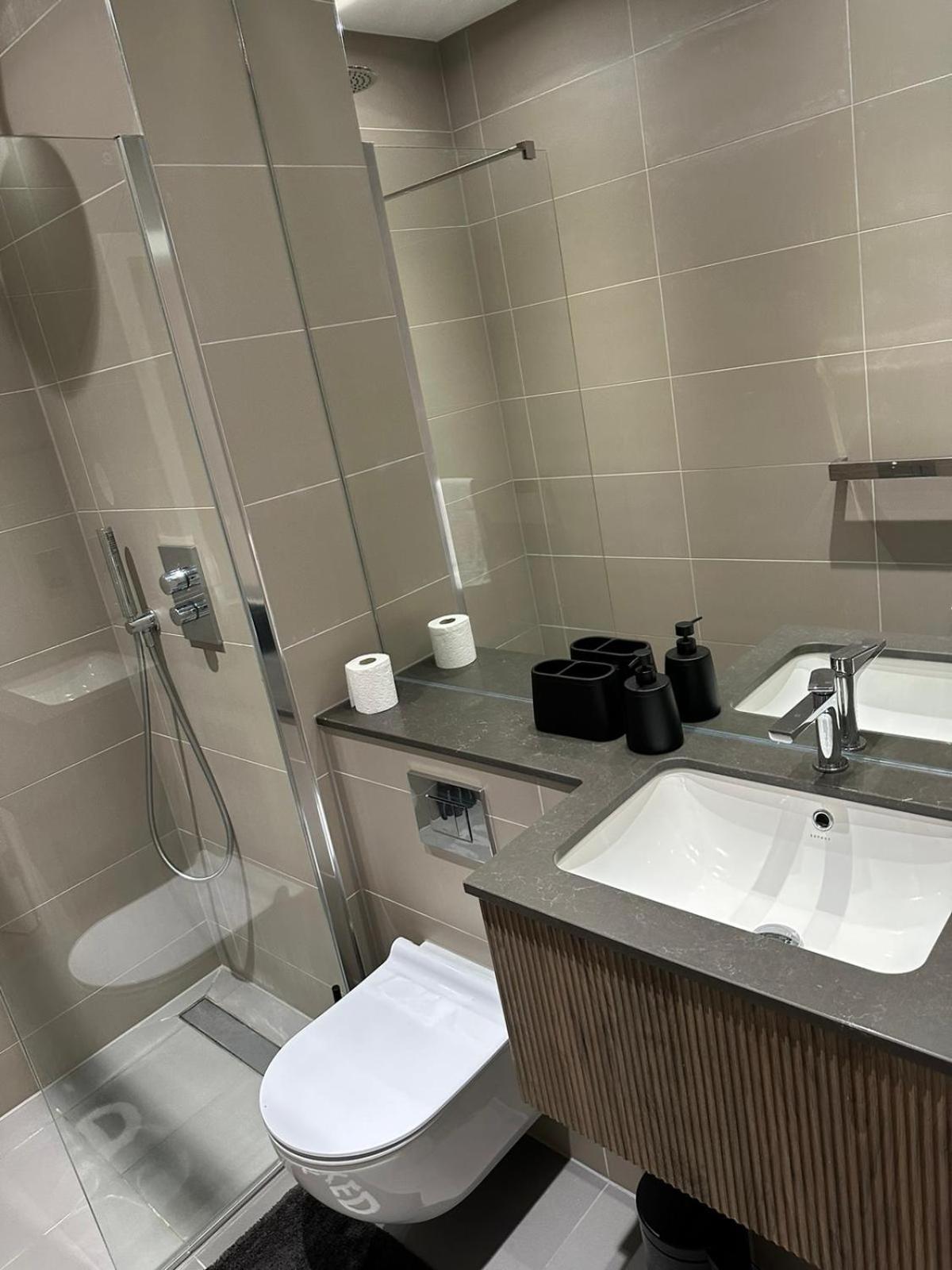Richardson Deluxe Apartments - 3 Bed 런던 외부 사진