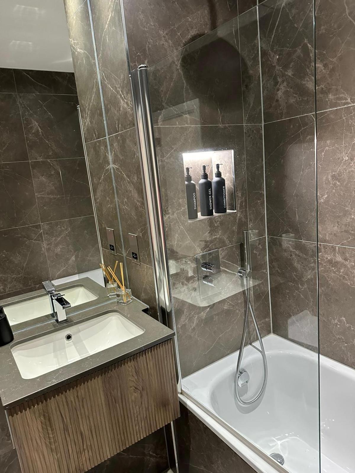 Richardson Deluxe Apartments - 3 Bed 런던 외부 사진